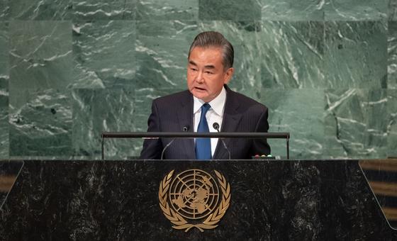 Le chef de la diplomatie chinoise appelle à « défendre la paix et condamner la guerre »